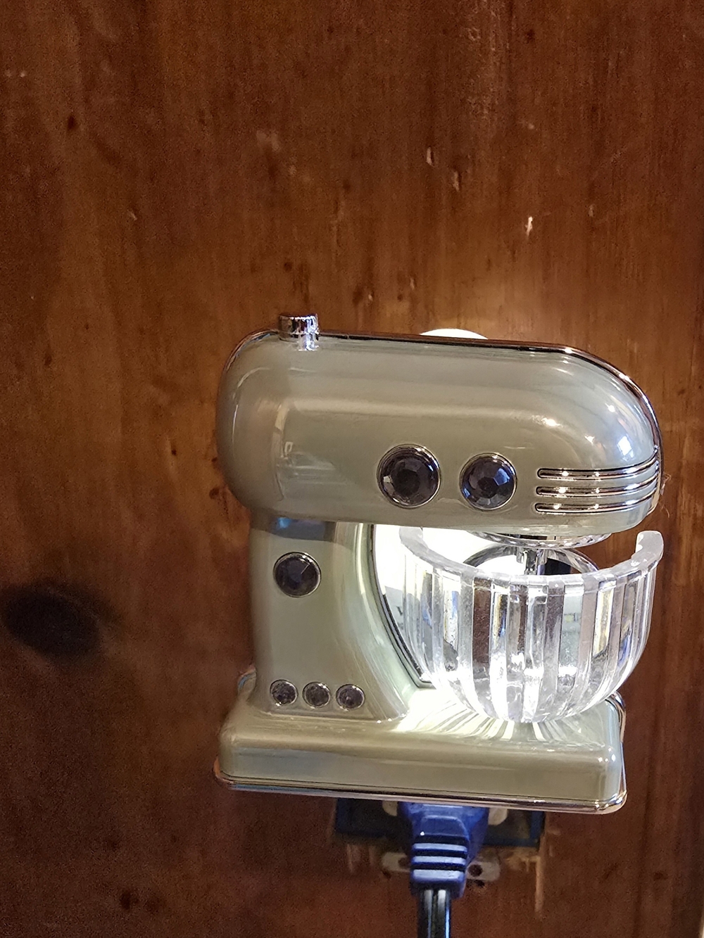 Bath & Body Works Avocado Green Stand Mixer Wallflowers nightlight plug In - Picture 3 of 3